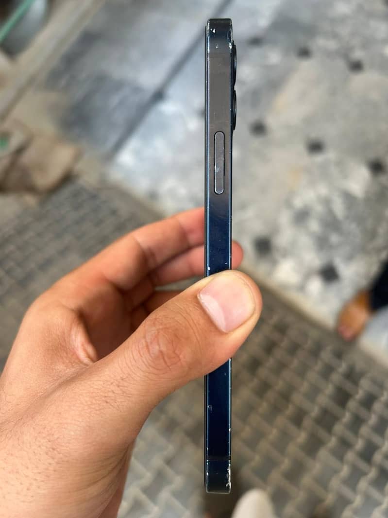 Apple iPhone 12 2