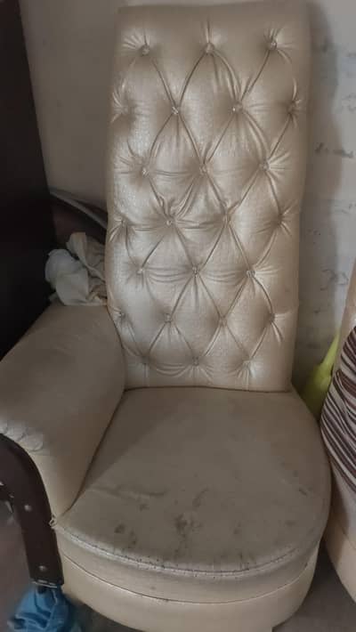 2sofachair and one round table