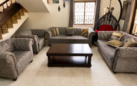 7 seater Grey sofa set with Center table- Excellent condition