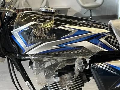 Honda 125 black color