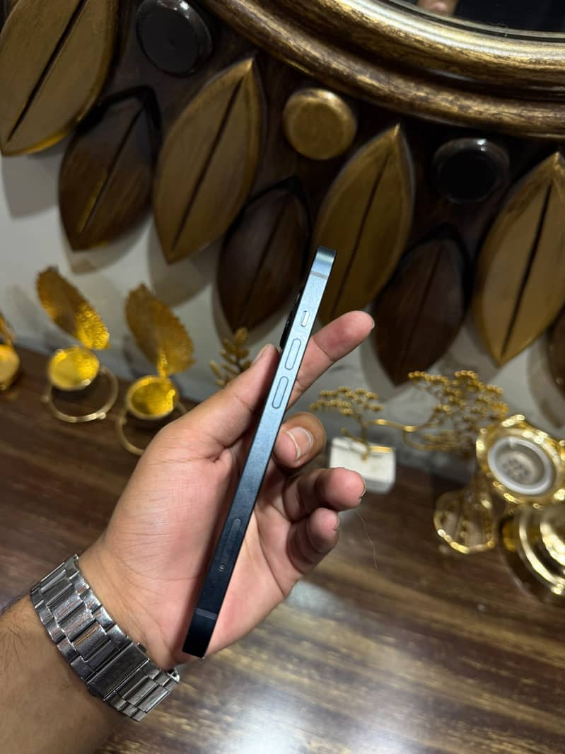 iPhone 13 2