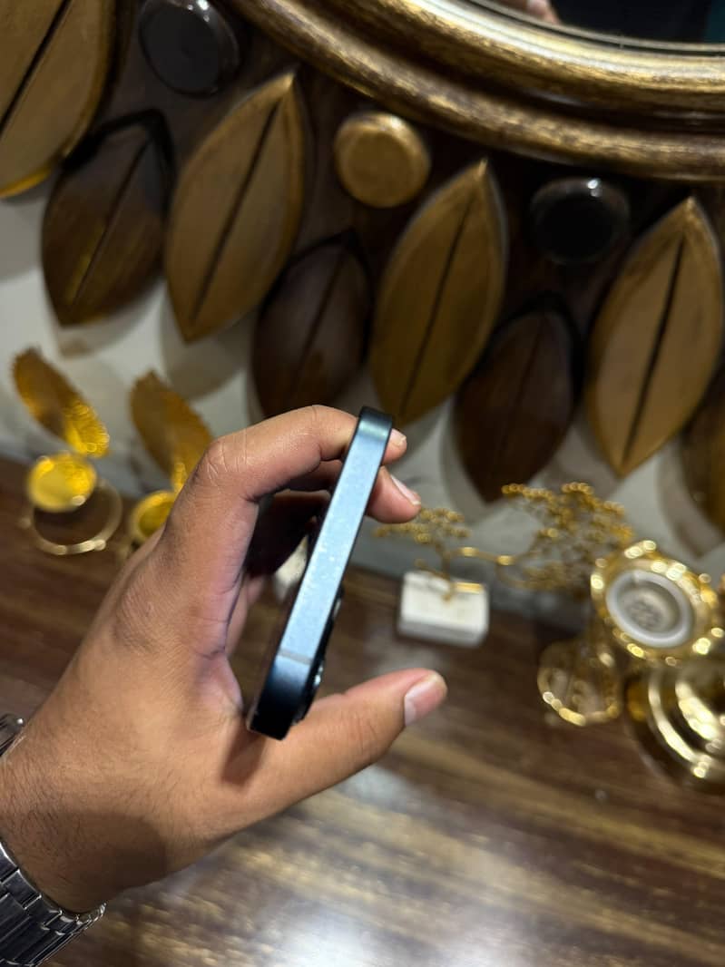iPhone 13 5