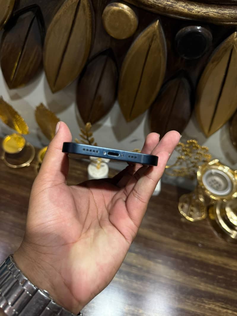 iPhone 13 6
