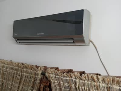 KENWOOD 1.5 TON AC NON INVERTER IN GOOD WORKING CONDITION