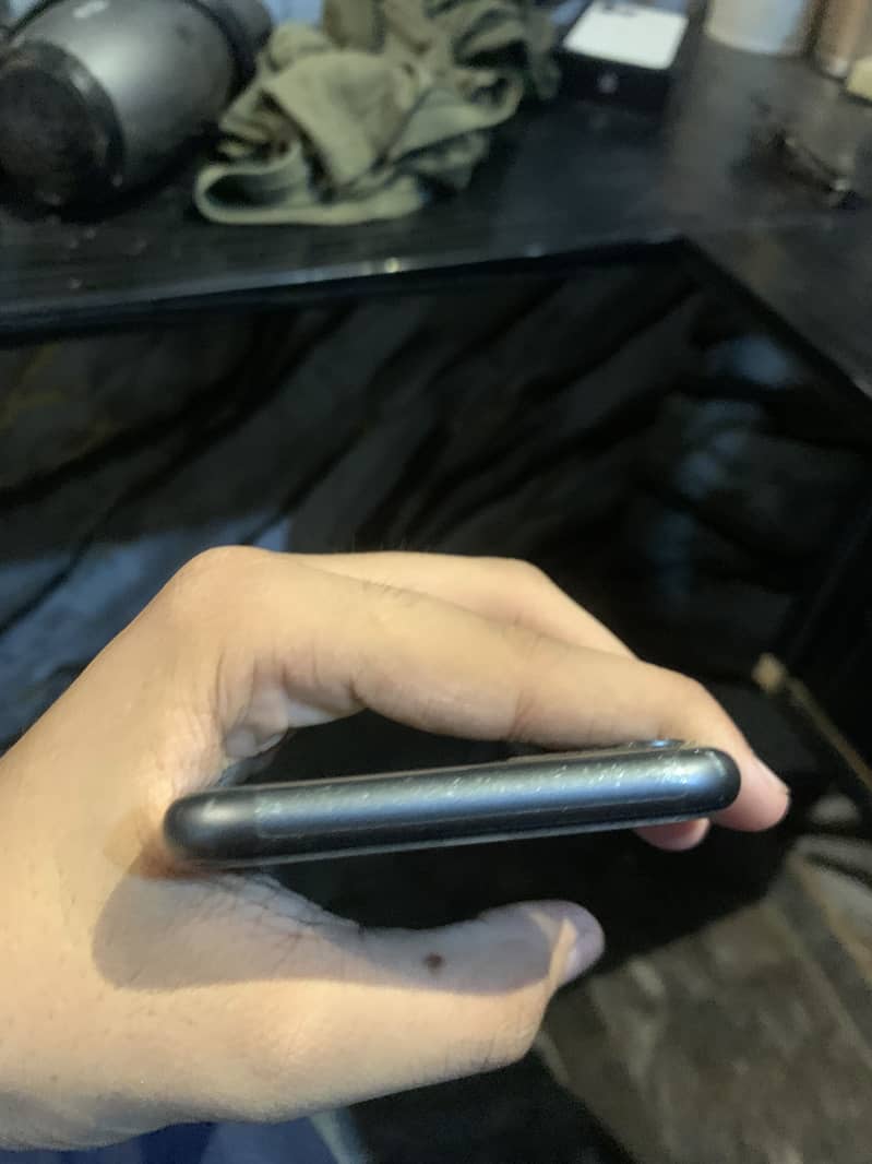 iPhone 11 3