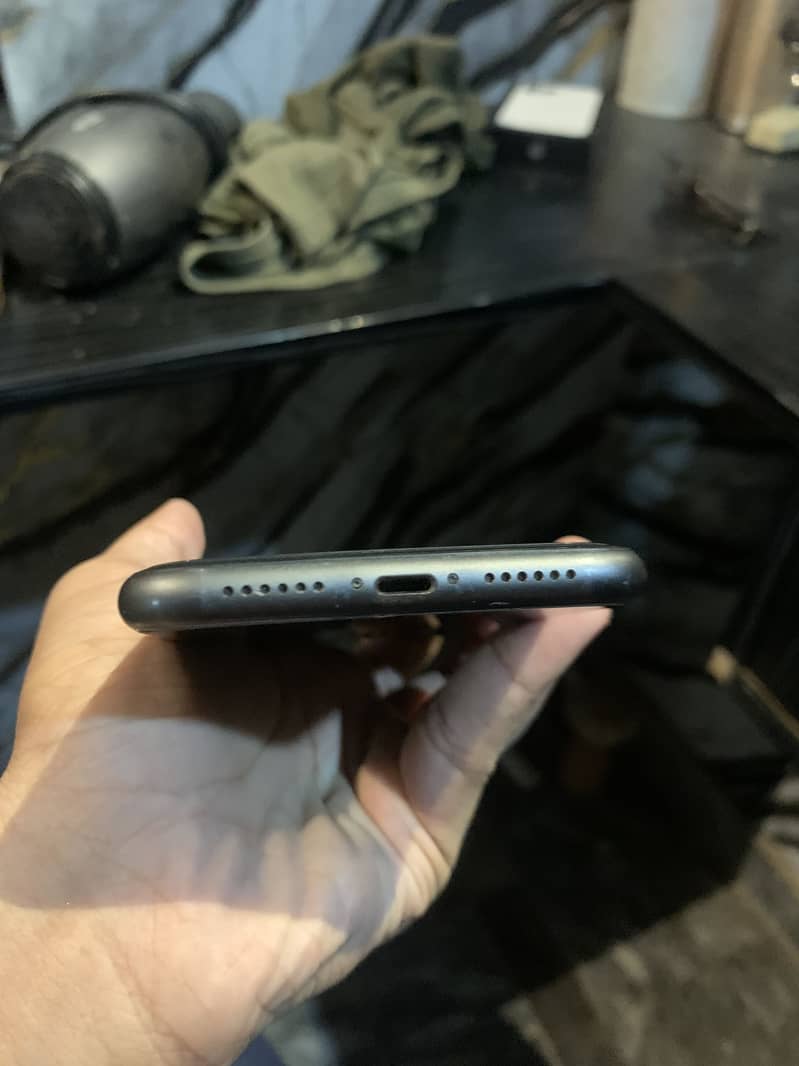 iPhone 11 6