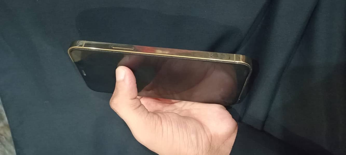 Apple iPhone 12 Pro 3