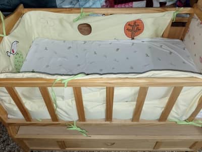 baby cot (wodden)
