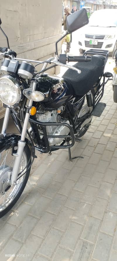 Suzuki GS 150 (2025)