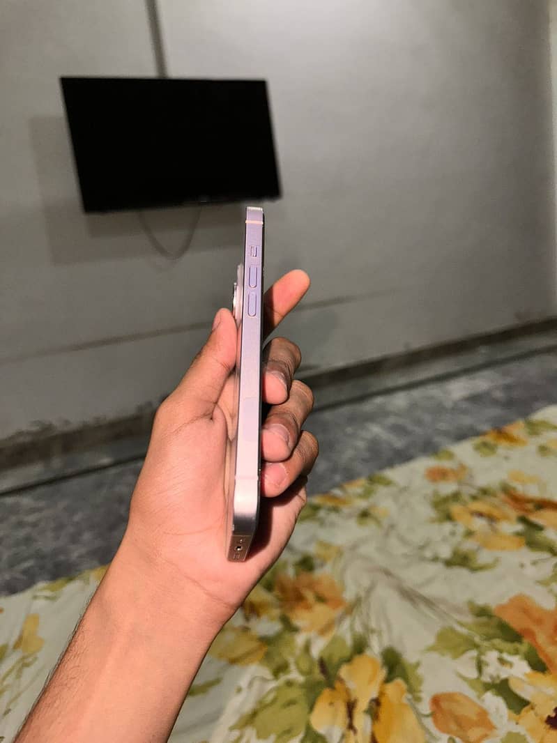 Apple iPhone 14 4