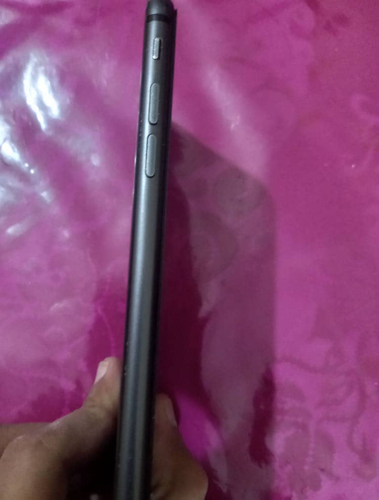 Apple iPhone 8 3