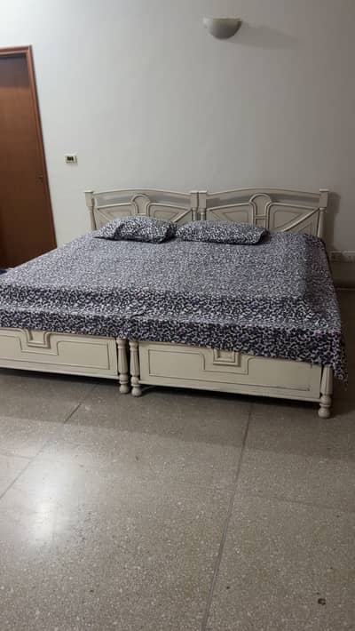 Single beds 2 with 2 mattress