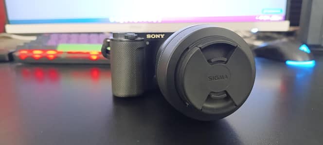 Sony ZV-E10 + Sigma 30mm f/1.4 + Kit Lens – Complete 4K Creator Kit