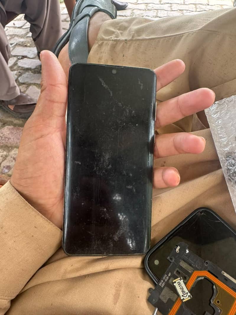 Sharp Aquos Zero 2 6