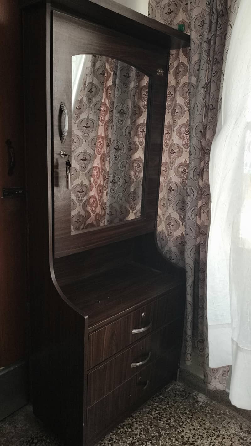dressing table 0