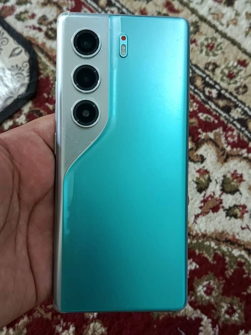 Tecno CAMON 40 Pro 0