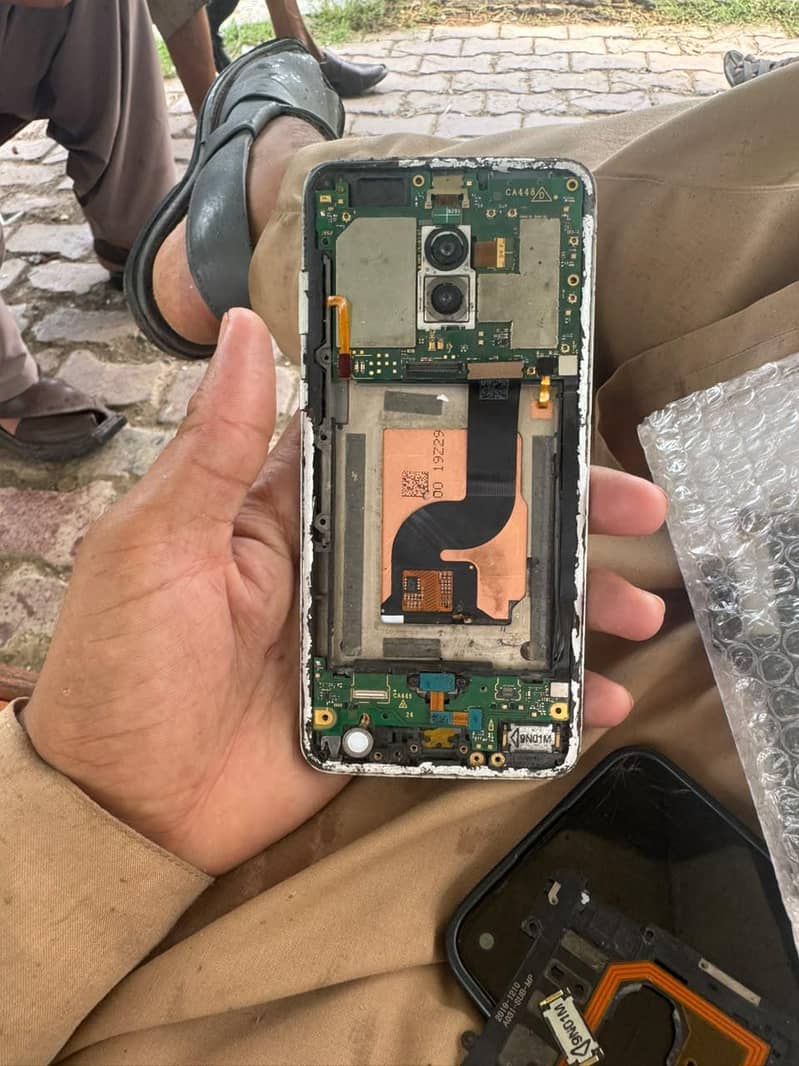 Sharp Aquos Zero 2 8