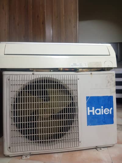 urgent sell hair Ac condition used Contact no 03275125156