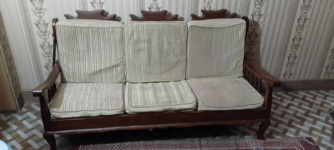Old Best Sofa no damage best for home use