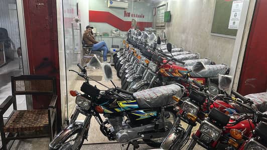 Honda 125 black color