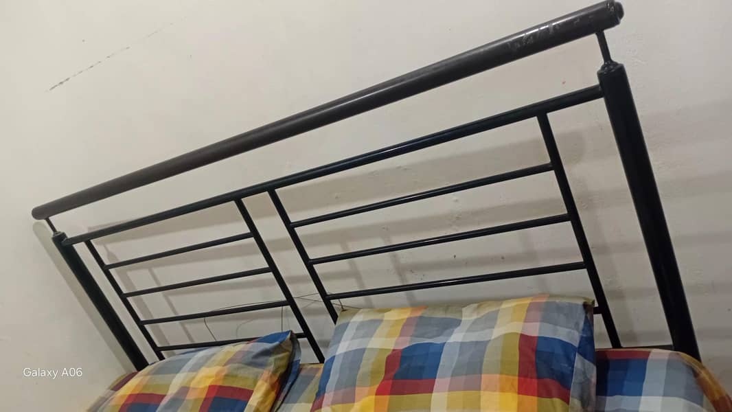 Rod iron solid bed 1
