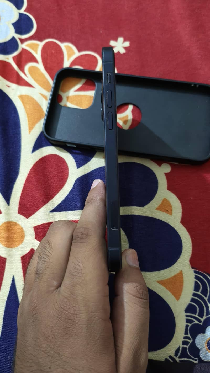 Apple iPhone 12 4
