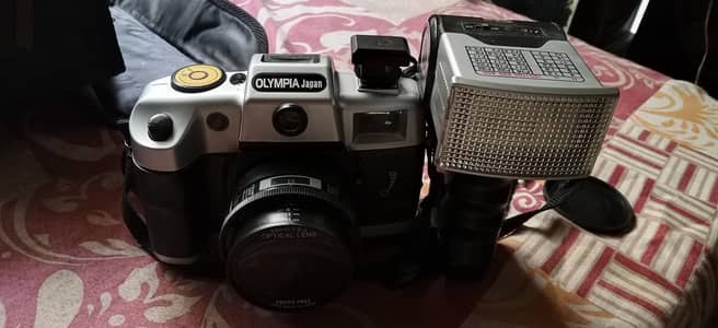 Vintage Olympia Japan DL2000A 35mm Film Camera with Flash & Bag