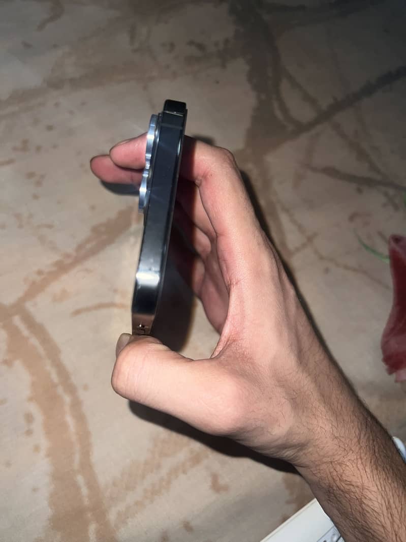 Apple iPhone 13 Pro Max 4