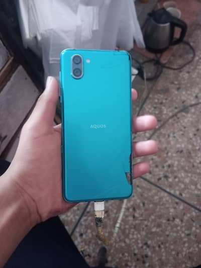 Sharp Aquos R3