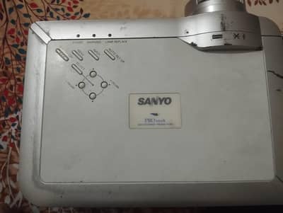 Sanyo plc-xu83