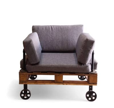slightly used 10/10 condition moving chair