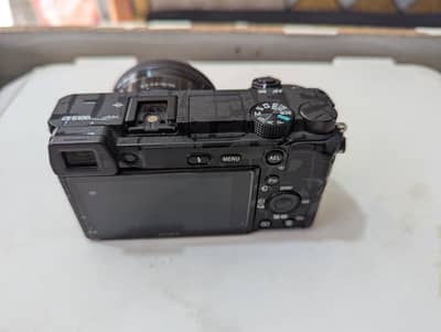Sony A6100 Camera with 16-50 lens complete box set 9k shutter used