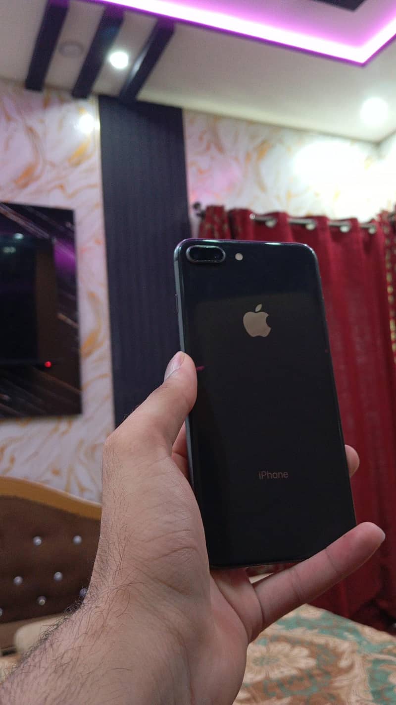 Apple iPhone 8 Plus 0