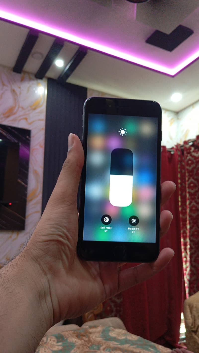 Apple iPhone 8 Plus 3