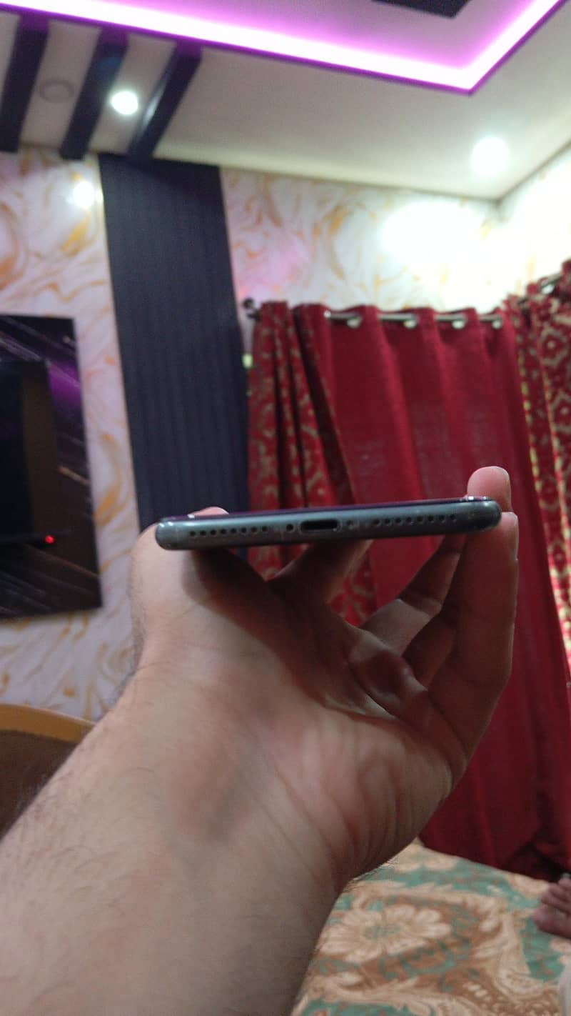 Apple iPhone 8 Plus 5