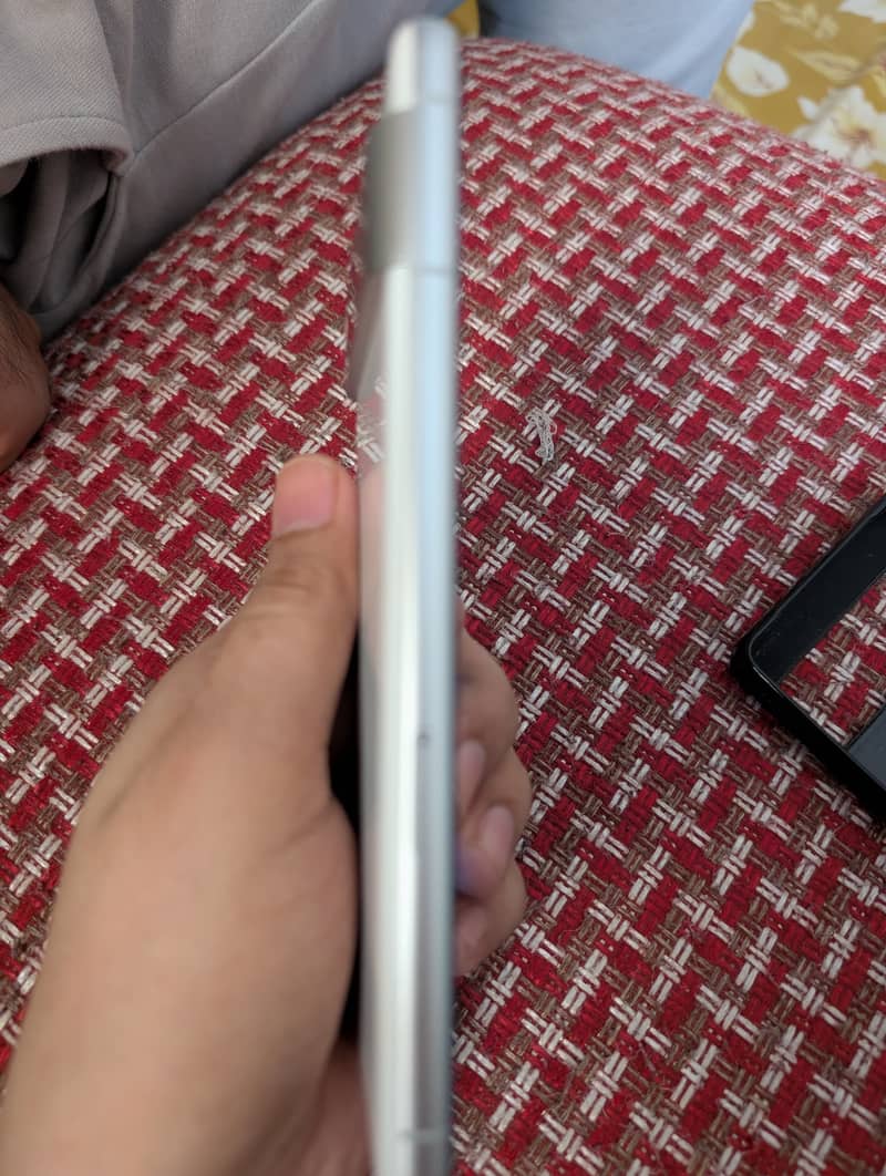 Google Pixel 7 4