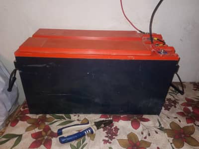 narada 150ampear ke 2batterys hn outstanding condition