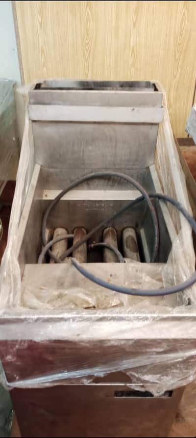 Fryer and hot plate available for Sale