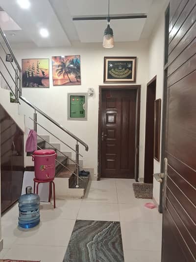 5 marla beautiful corner house for sale  Hundred percent original pics
