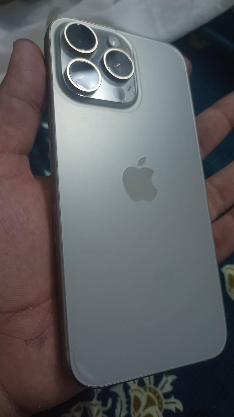 Apple iPhone 15 Pro Max 0