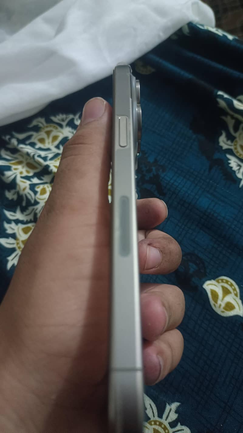 Apple iPhone 15 Pro Max 2