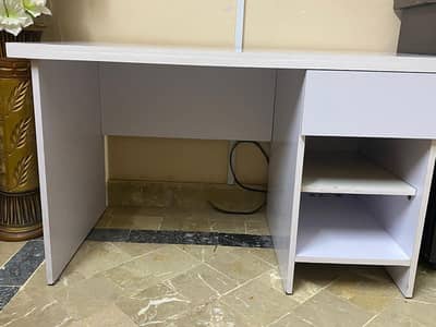 computer table/ study table