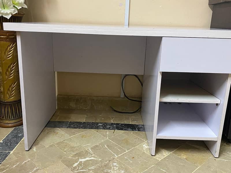 computer table/ study table 0