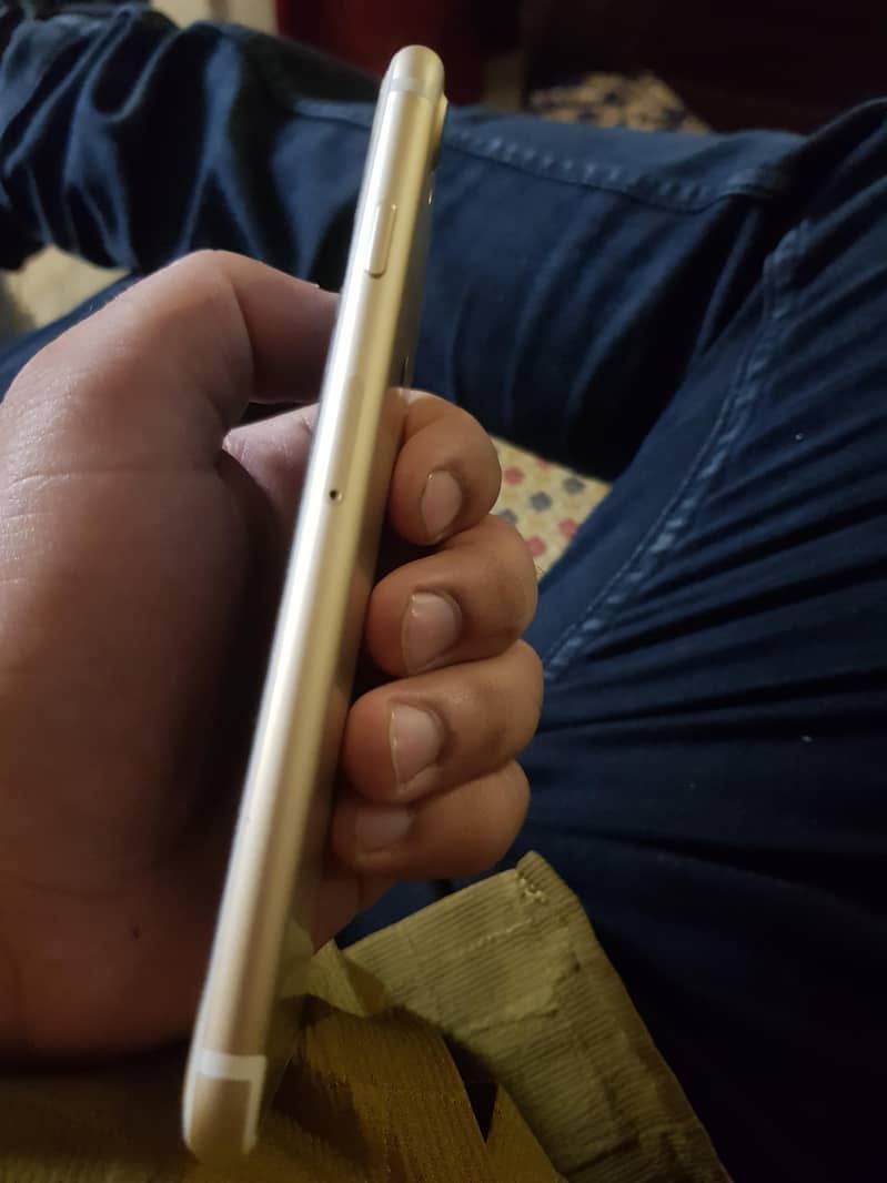 Apple iPhone 7 2