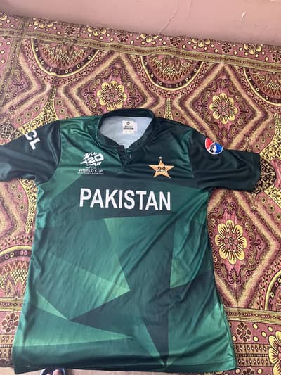 Pakistani cricket athlete wear T-shirt