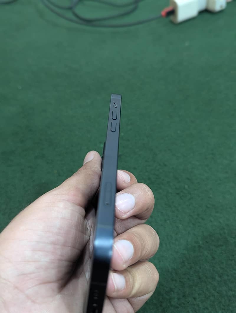 Apple iPhone 12 3