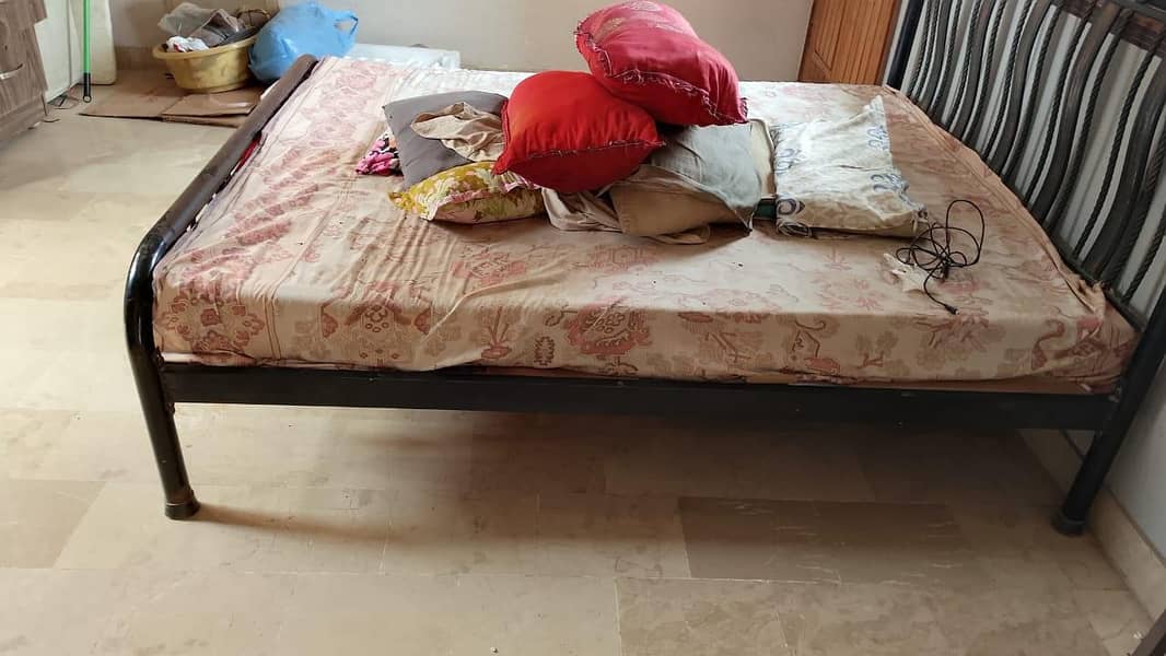 King bed 0