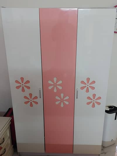 Branded 1 Bed with 1 wardrobe