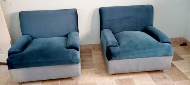 4 seter sofa set. see green colour