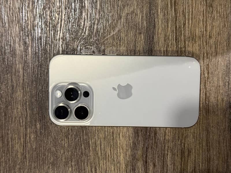 Apple iPhone 16 Pro 0